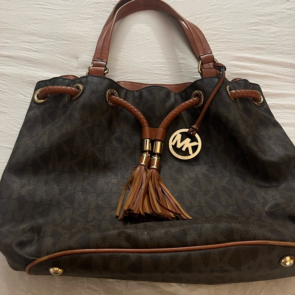 Stylish Michael Kors Jet Set Large Gathered Tote - Picture 3 of 5